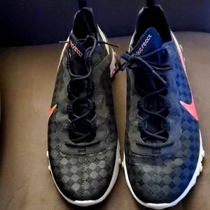 Mens black crimson Nike element 55 sneakers